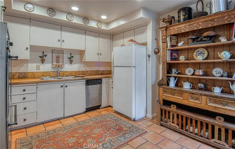 361 Ravello Lane, Costa Mesa, California 92627