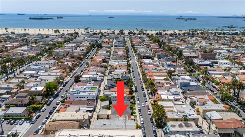 This home is located south of 2nd street with easy access to the shops, restaurants and beach.