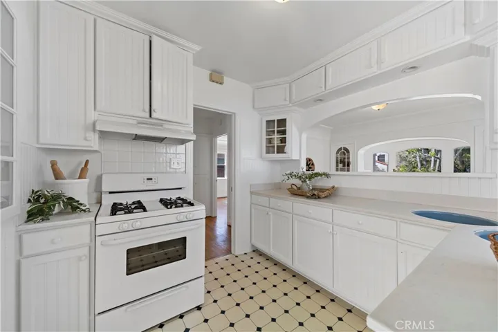 Kitchen pass through mimics the shape of the archway.