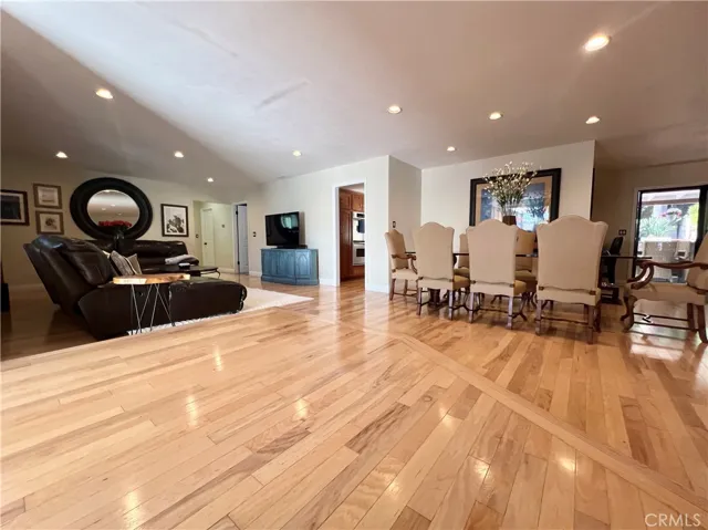 446 E Kendall Street, Corona, California 92879