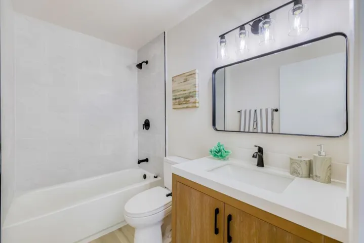 1925 Vista Cay, San Mateo, California 94404