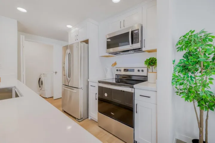 1925 Vista Cay, San Mateo, California 94404