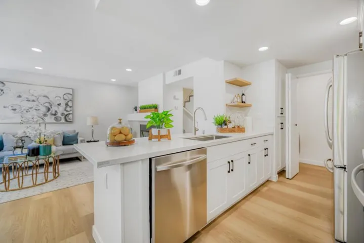 1925 Vista Cay, San Mateo, California 94404