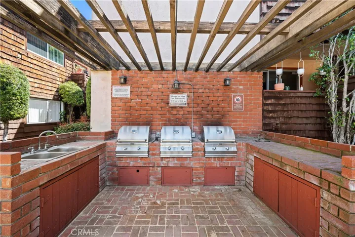5403 Newcastle Avenue 43, Encino, California 91316