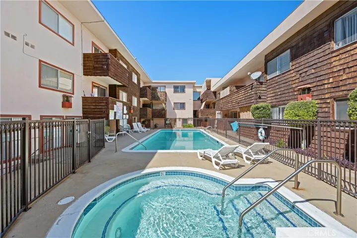 5403 Newcastle Avenue 43, Encino, California 91316