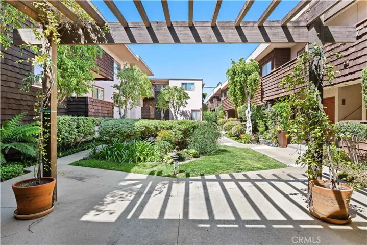 5403 Newcastle Avenue 43, Encino, California 91316