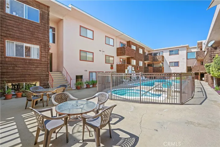 5403 Newcastle Avenue 43, Encino, California 91316