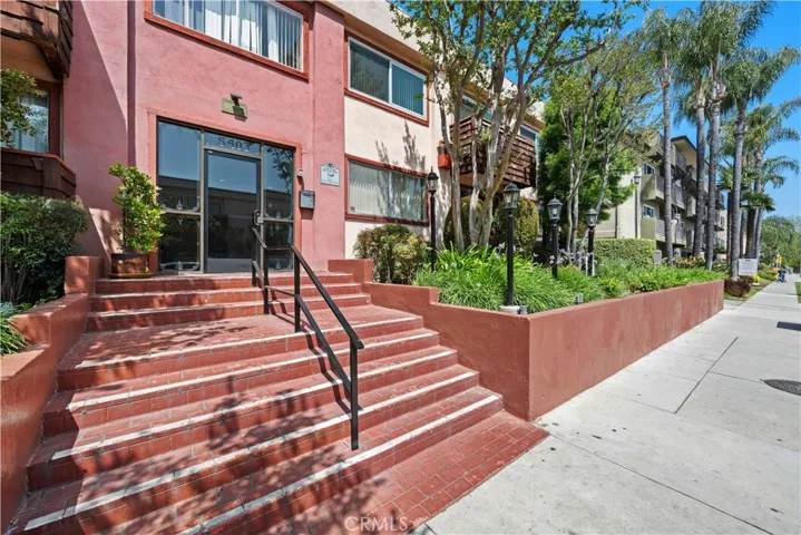 5403 Newcastle Avenue 43, Encino, California 91316