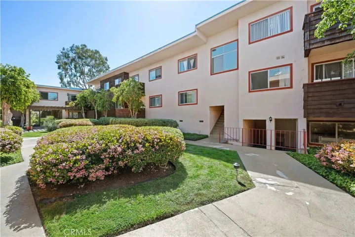 5403 Newcastle Avenue 43, Encino, California 91316