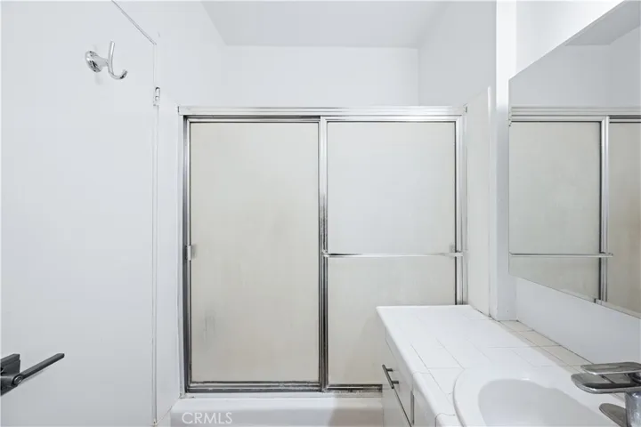 5403 Newcastle Avenue 43, Encino, California 91316