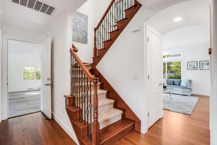 286 Monroe Drive, Mountain View, California 94040