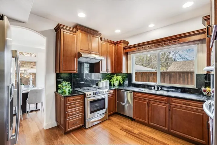 286 Monroe Drive, Mountain View, California 94040