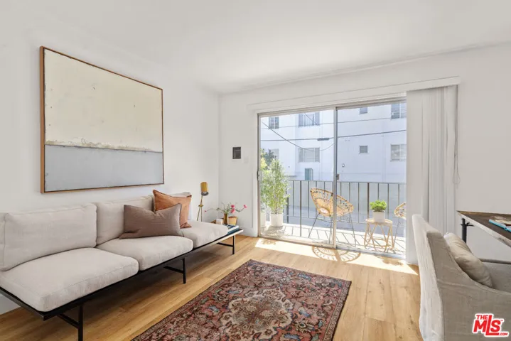 11910 Mayfield Avenue 103, Los Angeles, California 90049