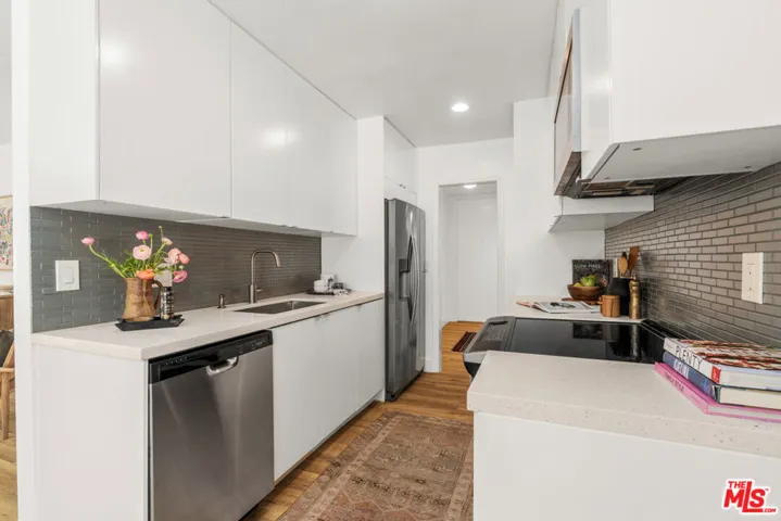 11910 Mayfield Avenue 103, Los Angeles, California 90049