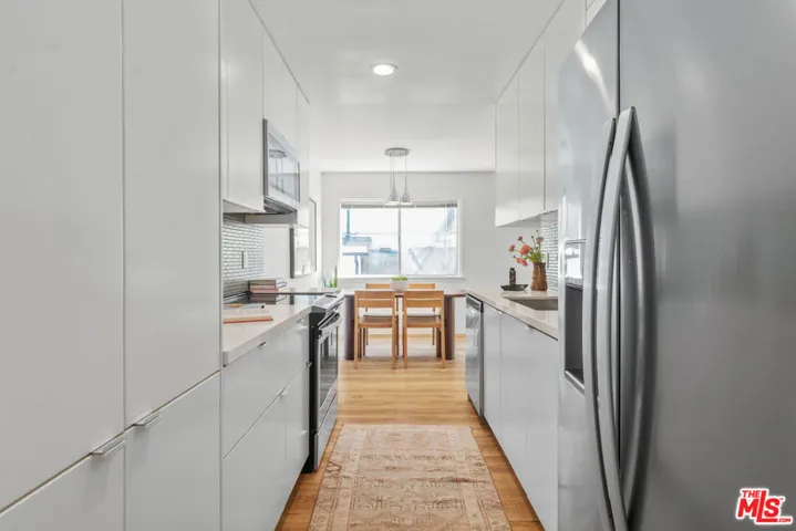 11910 Mayfield Avenue 103, Los Angeles, California 90049