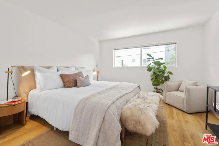 11910 Mayfield Avenue 103, Los Angeles, California 90049