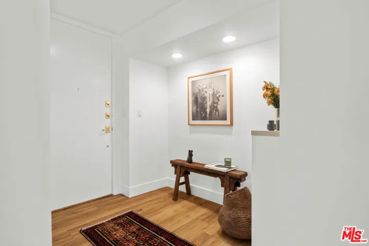 11910 Mayfield Avenue 103, Los Angeles, California 90049