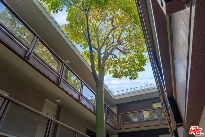 11910 Mayfield Avenue 103, Los Angeles, California 90049