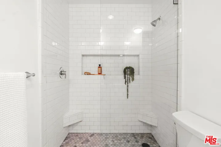 11910 Mayfield Avenue 103, Los Angeles, California 90049