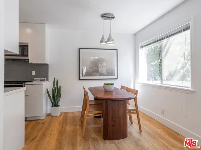 11910 Mayfield Avenue 103, Los Angeles, California 90049