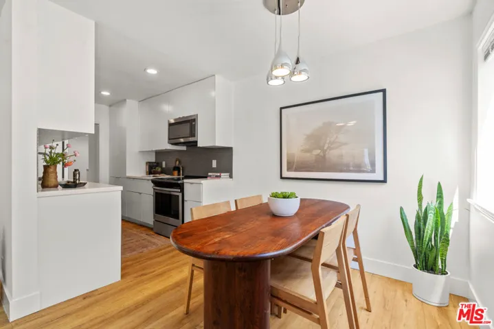11910 Mayfield Avenue 103, Los Angeles, California 90049