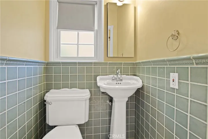 408 N Beachwood Drive, Burbank, California 91506