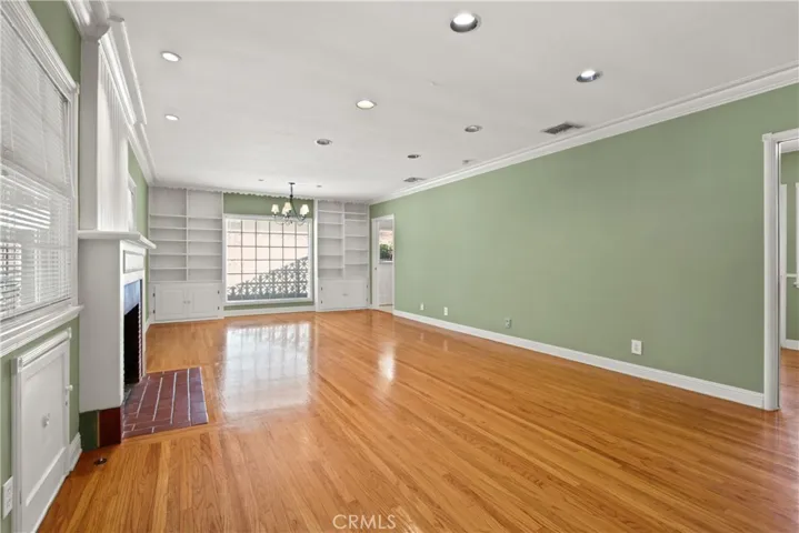 408 N Beachwood Drive, Burbank, California 91506