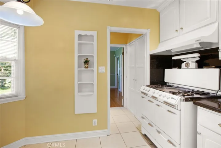 408 N Beachwood Drive, Burbank, California 91506