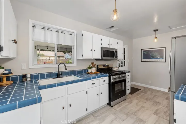 7044 E Parkcrest Street, Long Beach, California 90808
