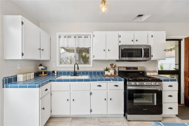 7044 E Parkcrest Street, Long Beach, California 90808