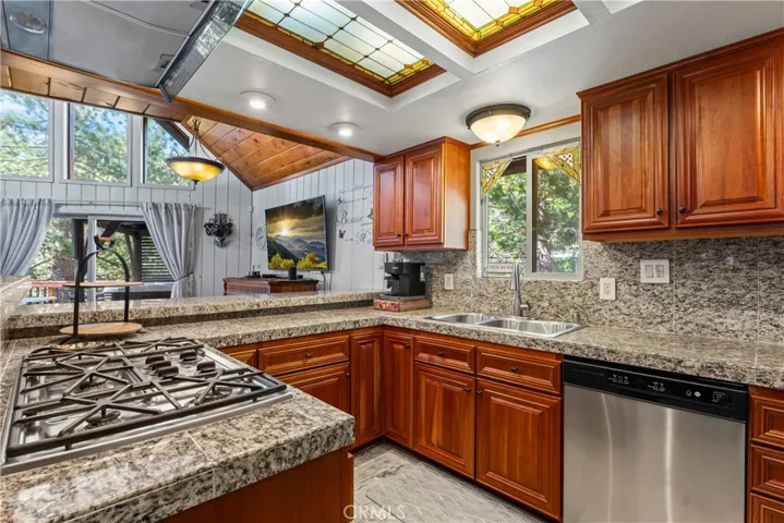 173 Hillcrest Court, Lake Arrowhead, California 92352