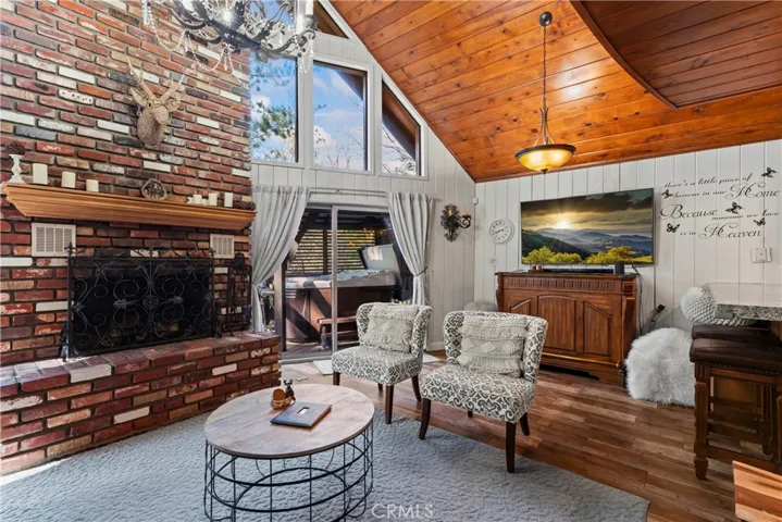 173 Hillcrest Court, Lake Arrowhead, California 92352