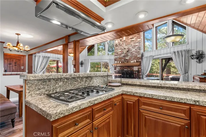 173 Hillcrest Court, Lake Arrowhead, California 92352