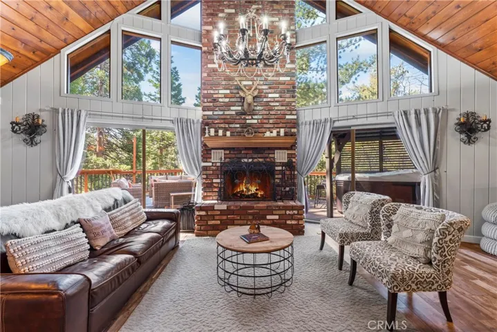 173 Hillcrest Court, Lake Arrowhead, California 92352