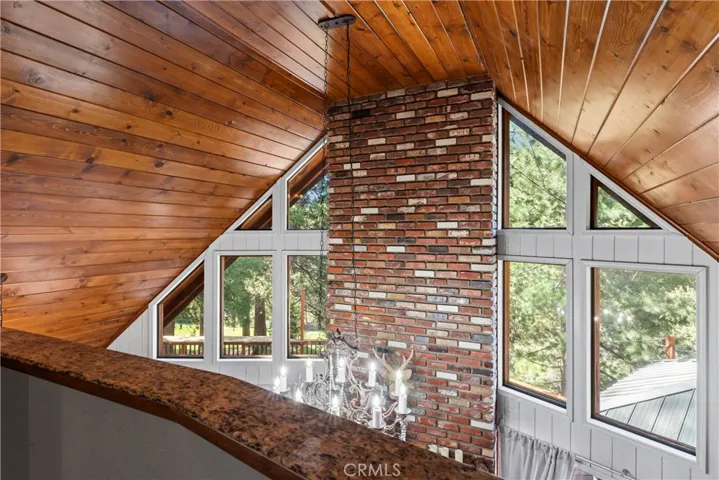 173 Hillcrest Court, Lake Arrowhead, California 92352
