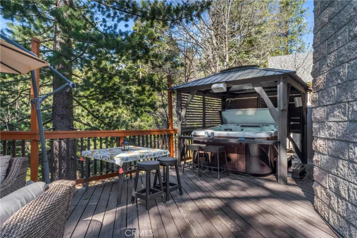 173 Hillcrest Court, Lake Arrowhead, California 92352