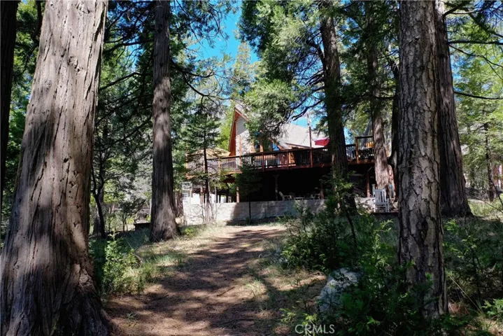 173 Hillcrest Court, Lake Arrowhead, California 92352