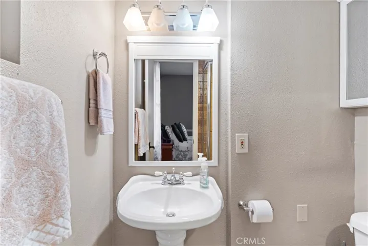 173 Hillcrest Court, Lake Arrowhead, California 92352