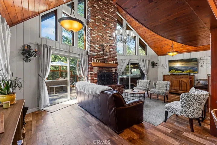 173 Hillcrest Court, Lake Arrowhead, California 92352