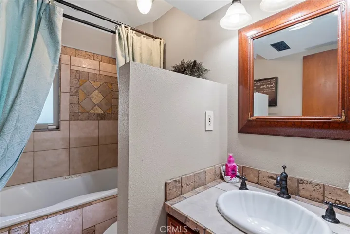 173 Hillcrest Court, Lake Arrowhead, California 92352