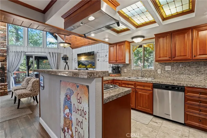 173 Hillcrest Court, Lake Arrowhead, California 92352