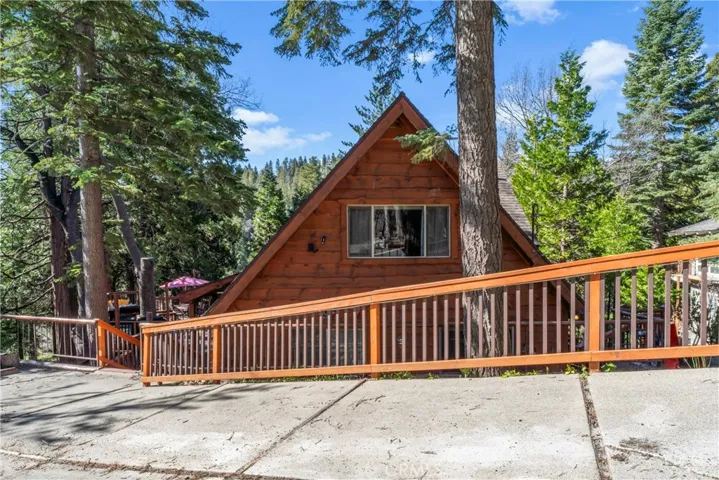 173 Hillcrest Court, Lake Arrowhead, California 92352