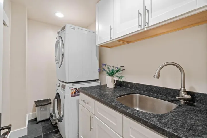 943 Loraine Avenue, Los Altos, California 94024