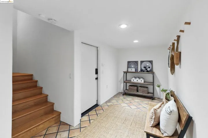 32 Neva Court, Oakland, California 94611