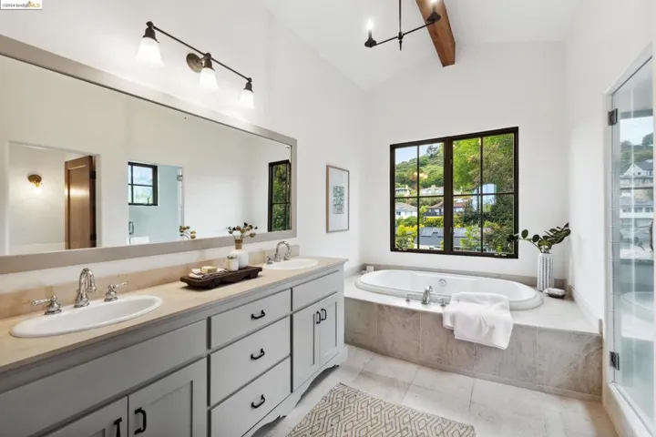 32 Neva Court, Oakland, California 94611