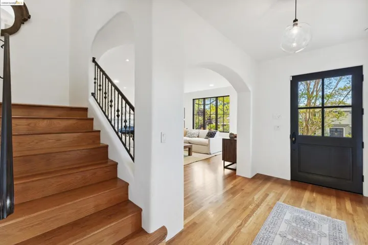 32 Neva Court, Oakland, California 94611