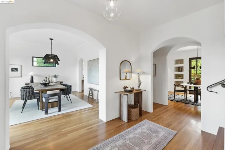 32 Neva Court, Oakland, California 94611