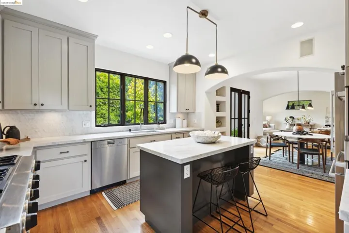 32 Neva Court, Oakland, California 94611