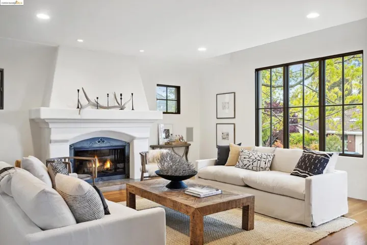 32 Neva Court, Oakland, California 94611