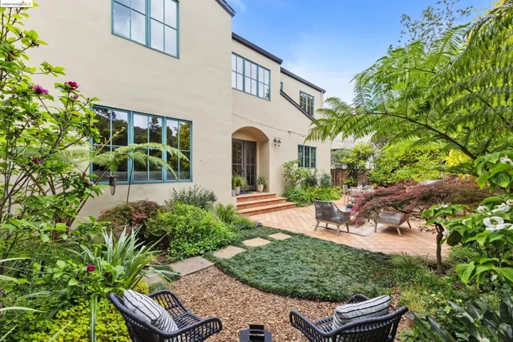 32 Neva Court, Oakland, California 94611